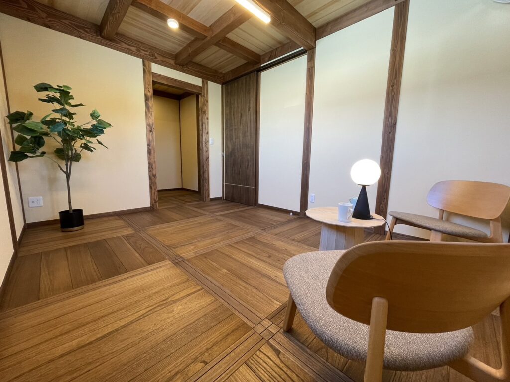 公開当時に掲載した登り梁と天井の写真