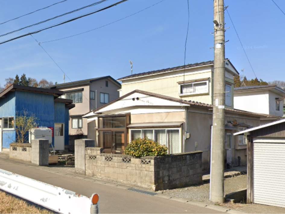215番7:古家と前面道路
